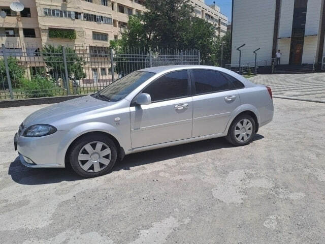 Toshkentda 230 ta qoidabuzarlik sodir etgan “shumaher” ayol haydovchining Lacetti’si xatlanib, auksionda sotib yuborildi
