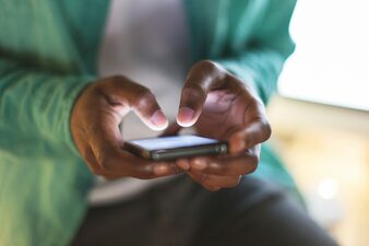 phone crime chatting