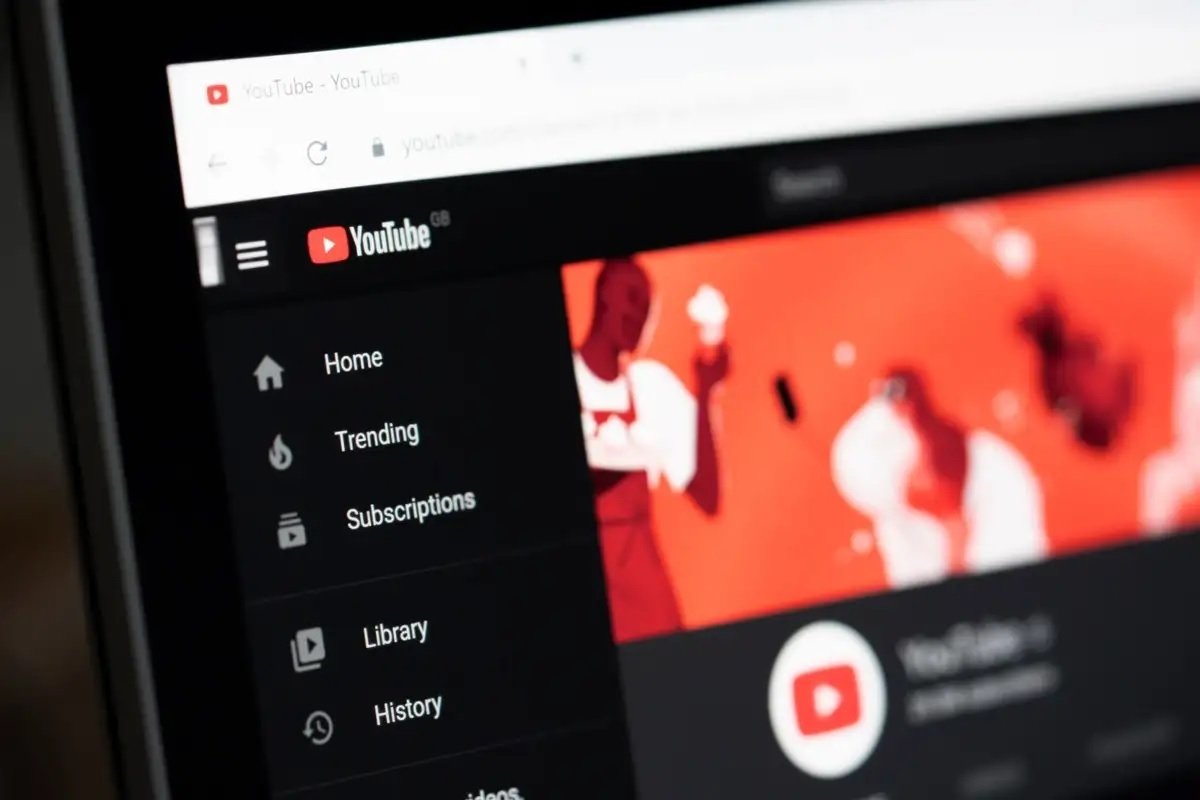 YouTube’da avtomatik dublyaj funksiyasi paydo bo‘ldi