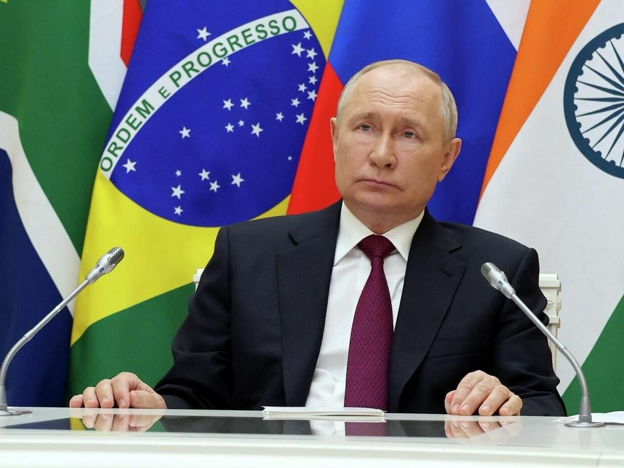 Putin BRIKS mamlakatlarini dollardan kechishga chaqirmoqda