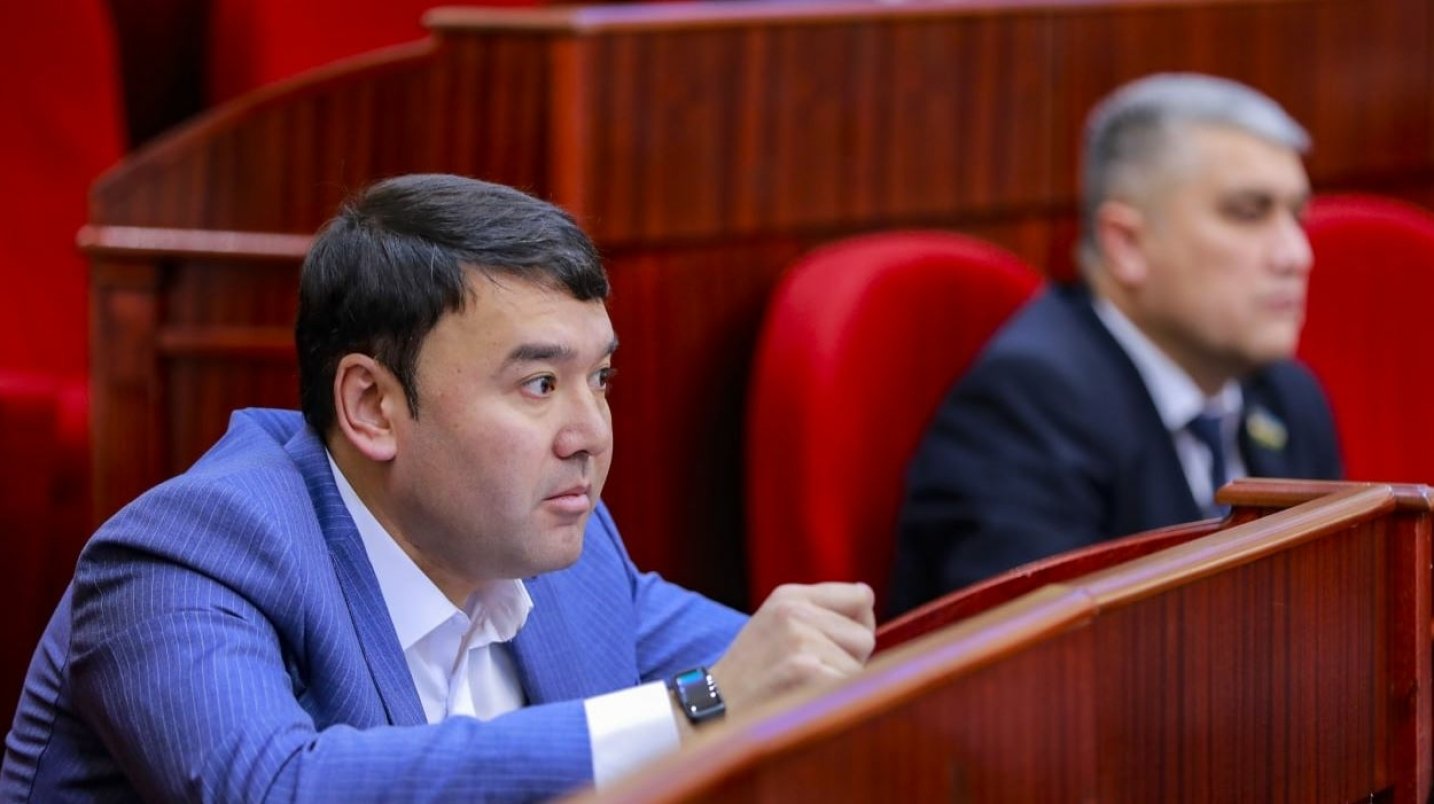 Расул Кушербаев депутатлик фаолиятини якунлаганини эълон қилди