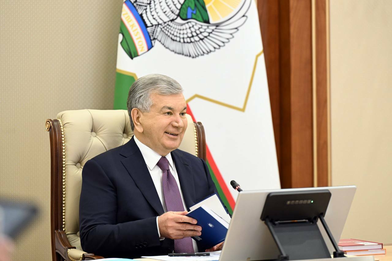 Yoshlar uchun “oltin davr”: Mirziyoyev yangi imkoniyatlar paketini tasdiqladi