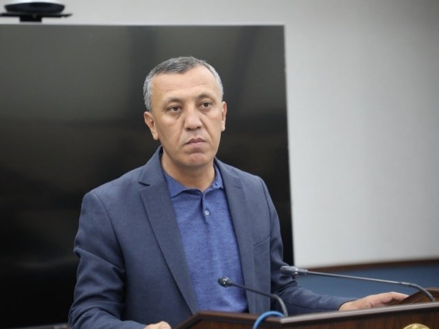 Хоким Чирокчи ударил гражданина и пнул тандыр