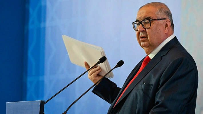Alisher Usmonov yaqinda saylangan lavozimidan voz kechdi