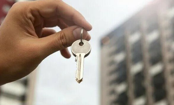 Toshkentda Isroil fuqarosi 9 ta xonadonni 57 kishiga sotib, qochib ketdi