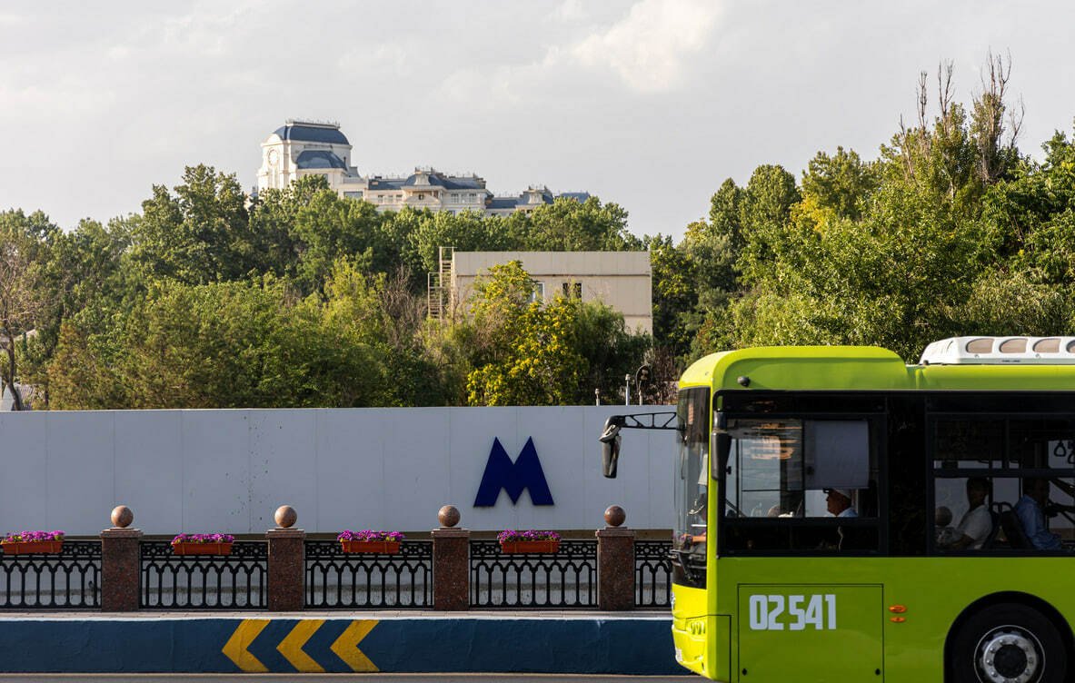 Chiroyli gimnastikachilarning oyoqlari fotosuratlari