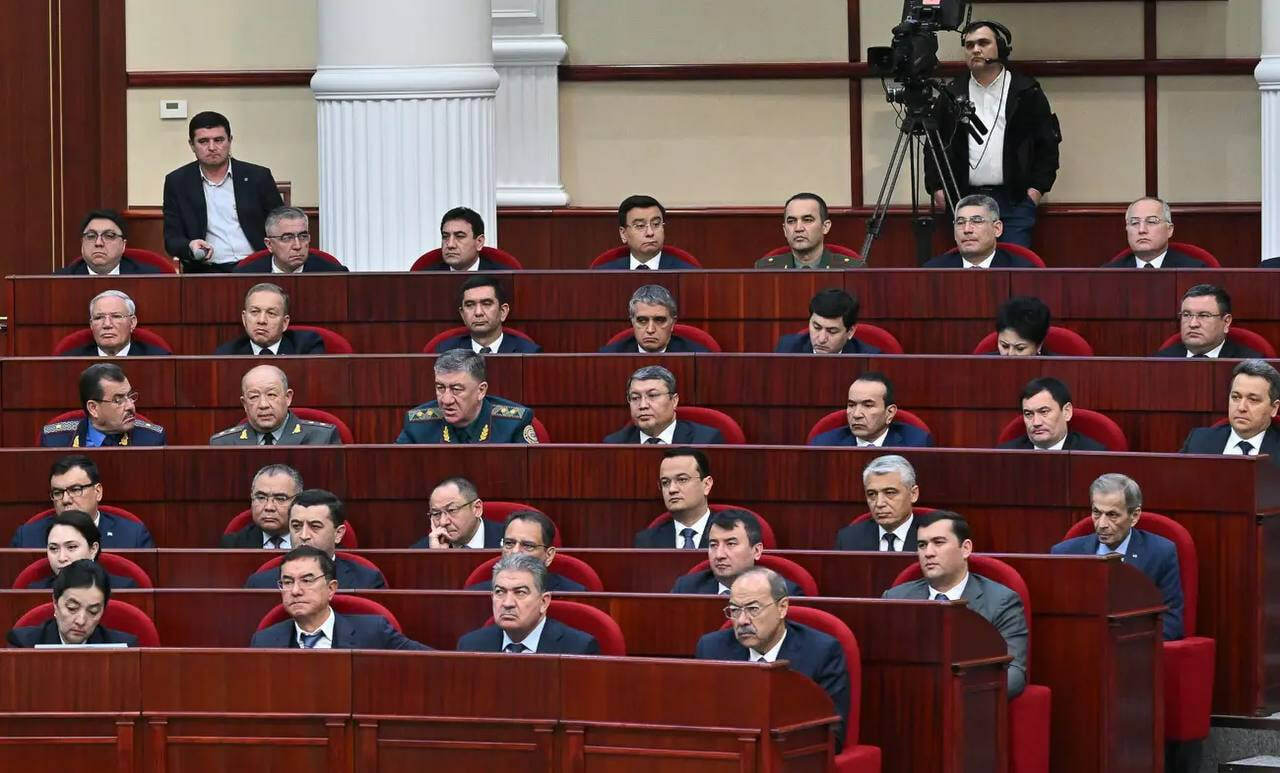 IIVda yurist, sportda shifokor, ekologiyada iqtisodchi — “yangi” vazirlarning asil mutaxassisligi qanday?