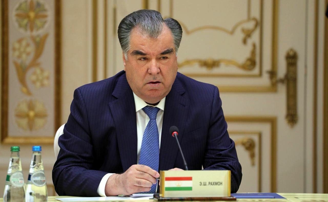 Emomali Rahmon Tojikiston armiyasini kuchaytirishga chaqirdi