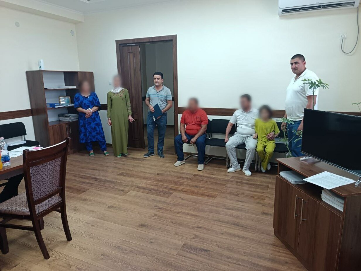 Surxondaryoda ota qizini ayoliga topshirishni xohlamasdan Termizdagi “dom”lardan biriga yashirib qo‘ydi