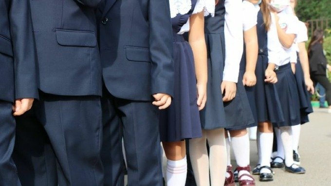 Joriy o‘quv yilida majburiy maktab formasi bo‘ladimi?