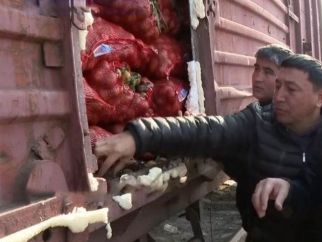 O‘zbekiston chegarasidagi 10 kunlik tekshiruv sabab Qozog‘istondan olib kirilayotan 3 ming tonnaga yaqin kartoshka chirib qoldi