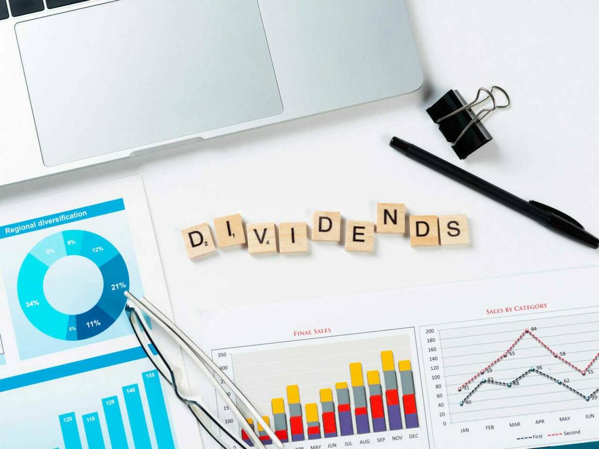 Aksiyadorlarga dividend, xodimlarga esa aksiyalarni sotib olish huquqi beriladi