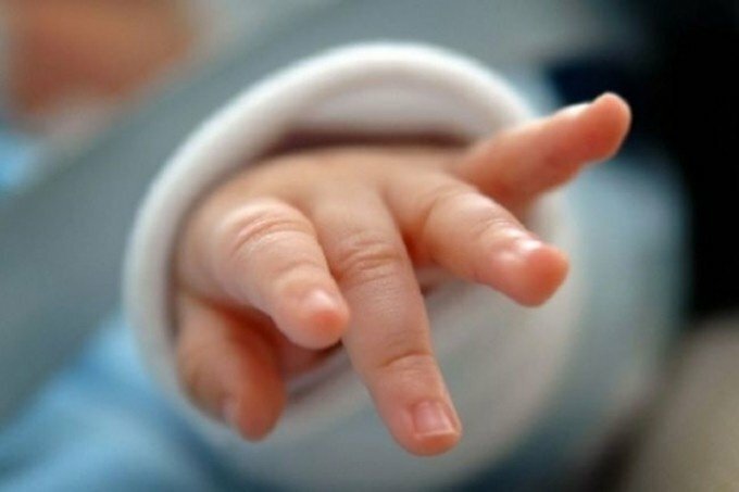 Ikki oylik chaqaloqqa noto‘g‘ri muolaja qo‘llanilishi oqibatida qo‘li kesib tashlanganligi yuzasidan deputat soʻrovi yuborildi