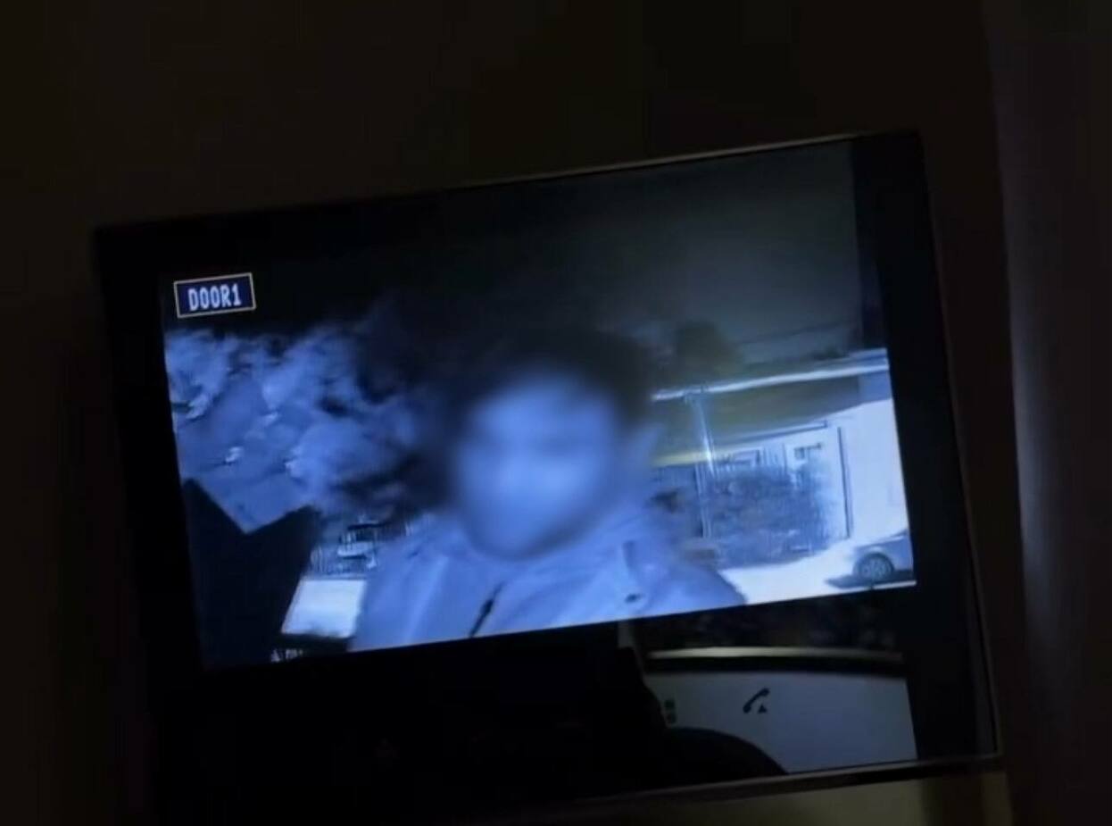 Tanimasni siylamas: Rizayeva uyi yoniga guldasta qoʻygan notanishdan shikoyat qilmoqda