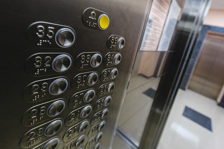 Yil oxirigacha ko‘p qavatli uylarning eskirgan liftlari almashtiriladi
