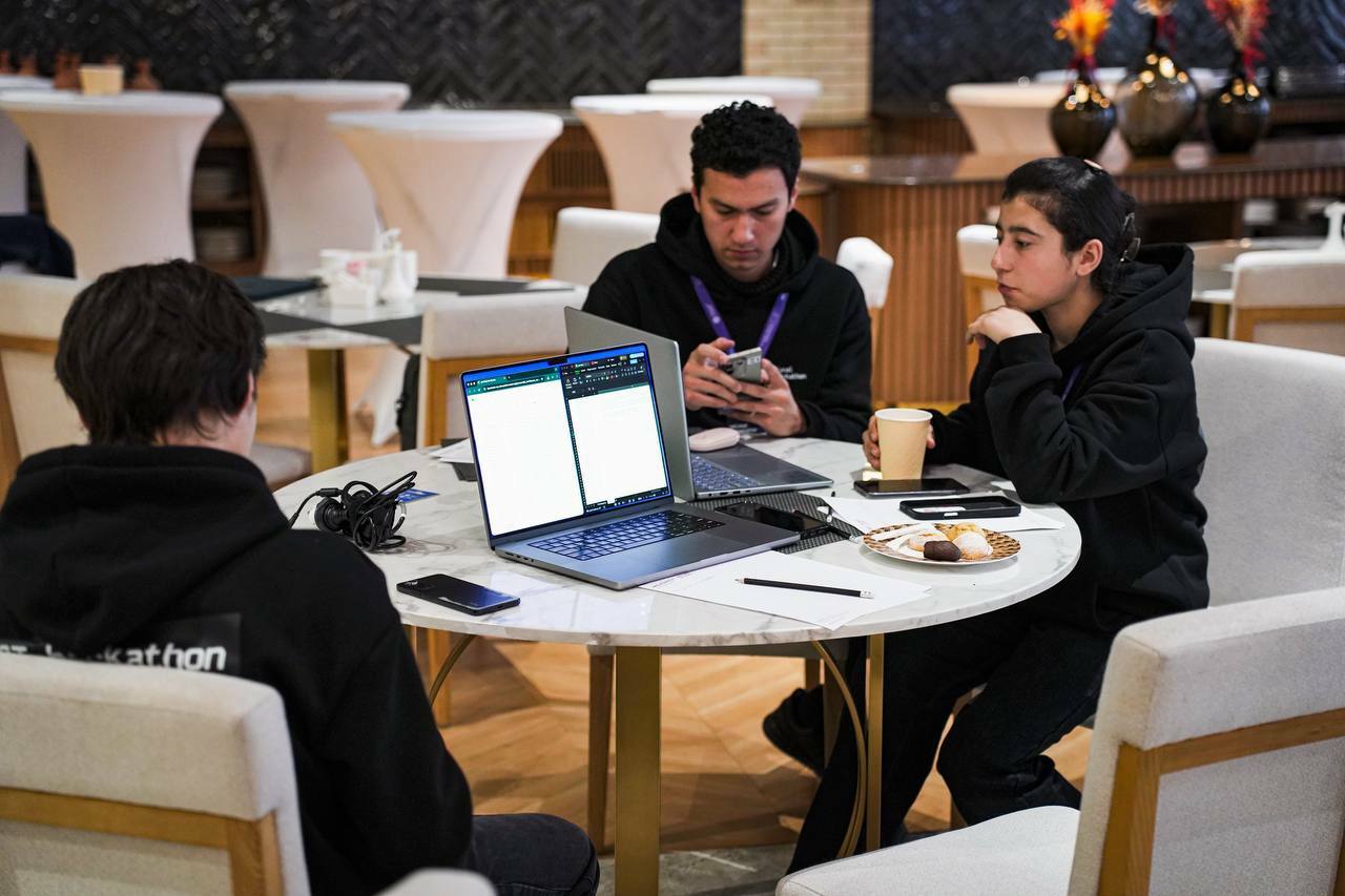 72 soatda kelajak yaratiladi: Samarqanddagi AI Xakatondan nima kutilyapti?