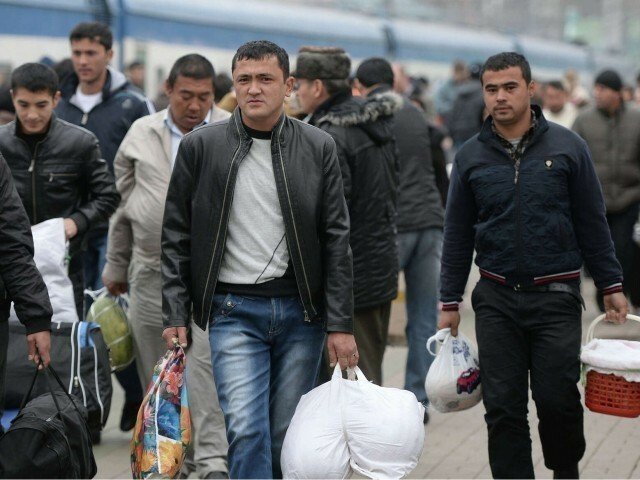 1-yanvardan Moskvada migrantlar uchun elektron guvohnomalar joriy etiladi