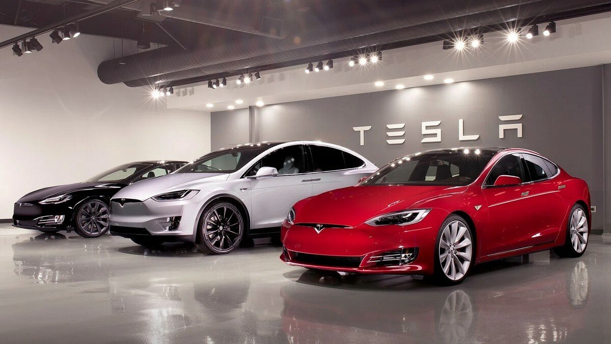 Tesla 376 mingdan ortiq avtomobilini qaytarib oldi