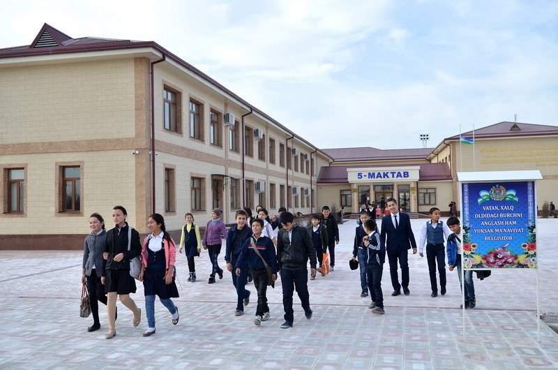 Kokrak va dumba ichki kiyimsiz