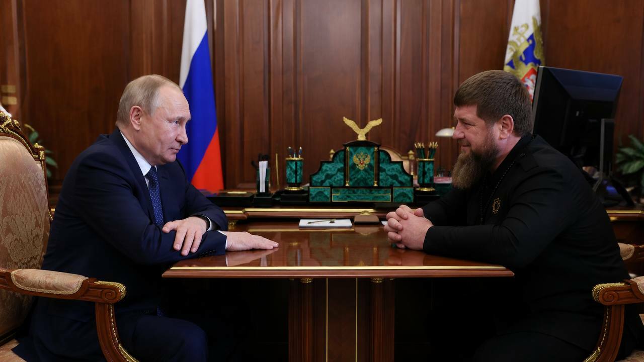 Kreml yangi taqiq joriy qildi: Putin bilan uchrashuvda soat taqish mumkin emas