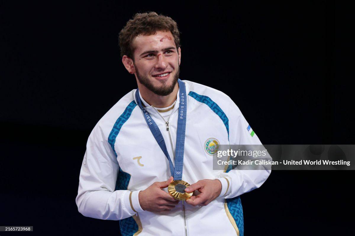 Parij Olimpiadasi oltin medali sohibi Razambek Jamalovga Erkin kurash federatsiyasi tomonidan ikkita Li 7 avtomobili sovg‘a qilingan
