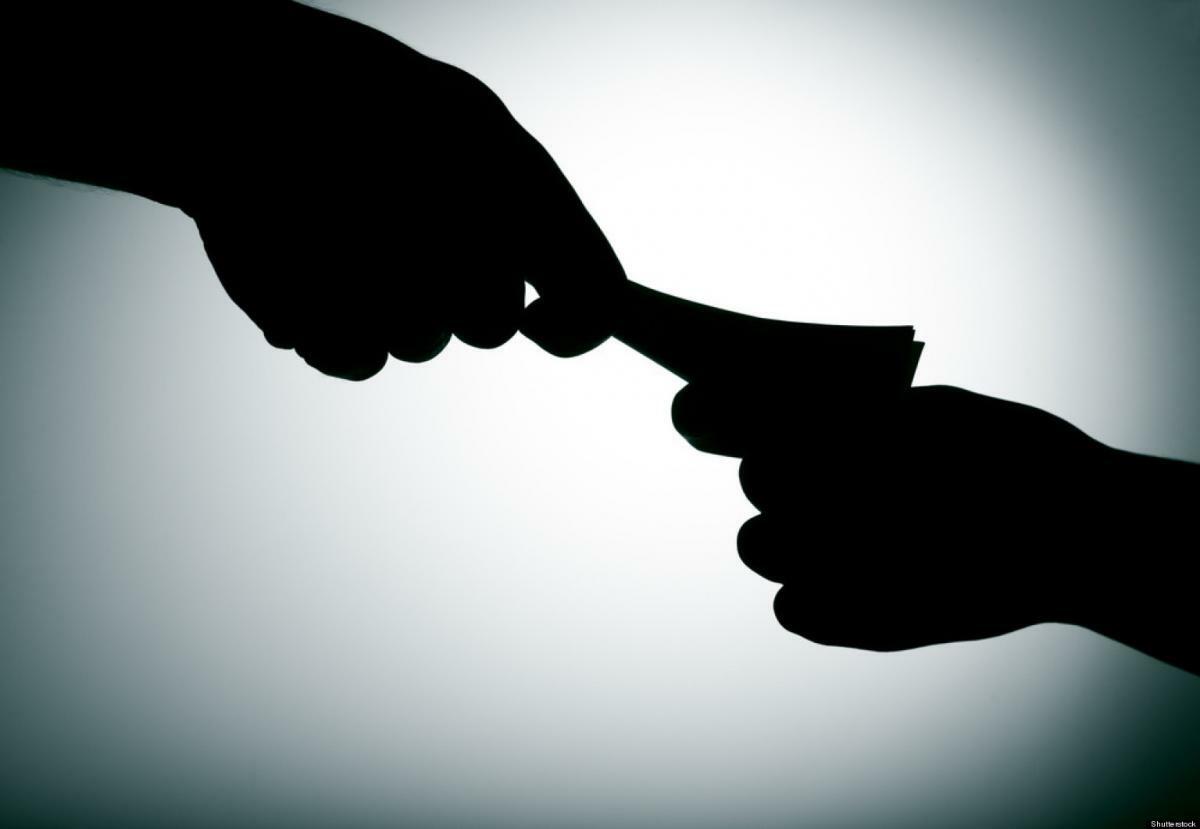 ДХХ 50 минг АҚШ доллари миқдорида пора сўраган ички ишлар майорини қўлга олди