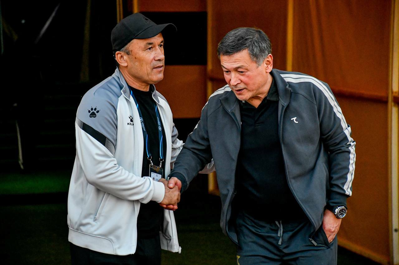 “Futbolchilarning umri qisqa”, “Men sehrgar emasman”, “Ishxonada futbolchi, uyda o‘g‘lim” — Superliga murabbiylari yil davomida nimalar dedi?