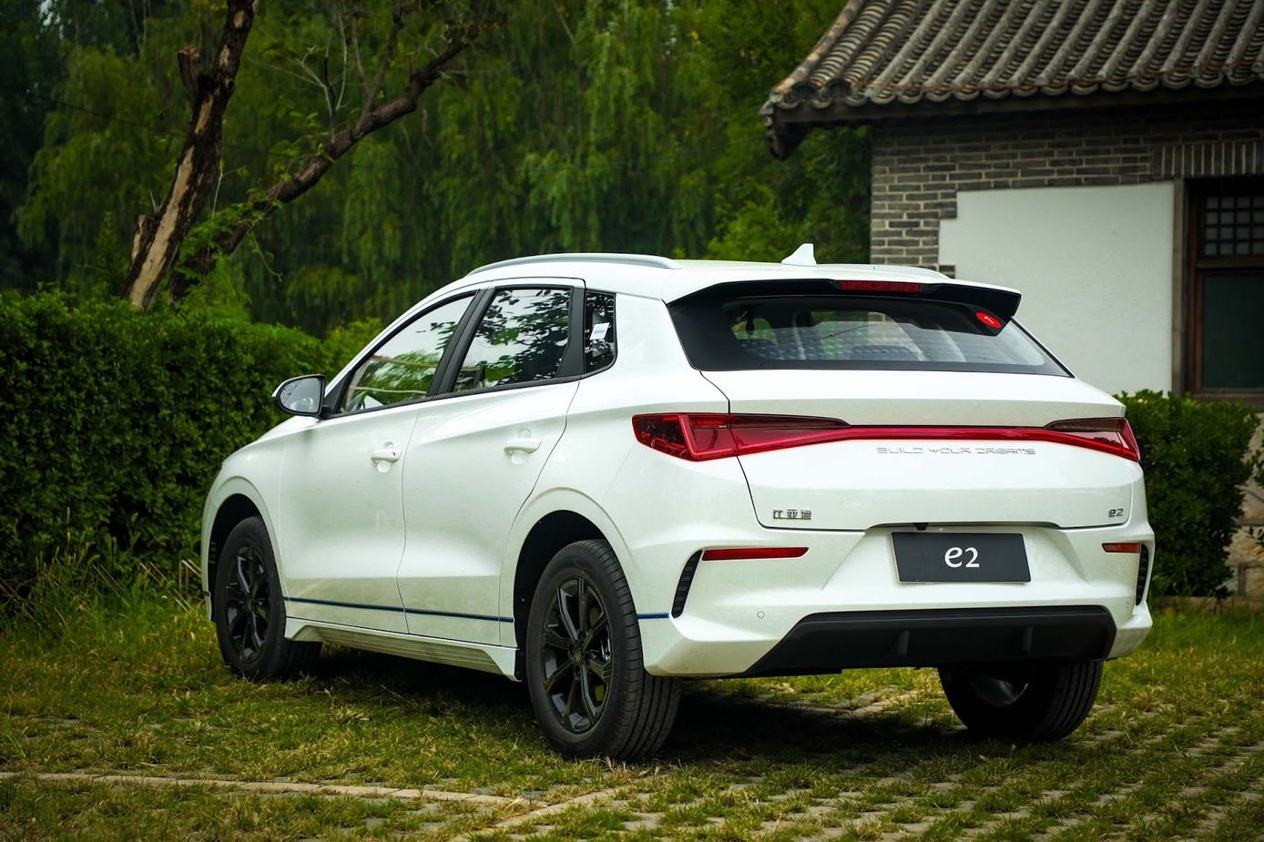 BYD e2 elektromobilining rasmiy narxi bozordagidan qimmatligi ko‘plab e’tirozlarga sabab bo‘lmoqda