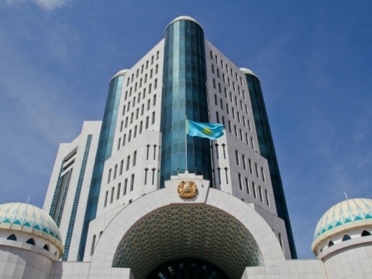 Qozog‘iston fuqarolariga tilni bilish majburiyatini qoʻydi