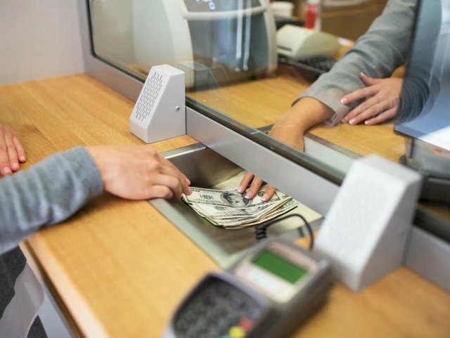 Dam olish kunlari qaysi banklar ishlaydi?
