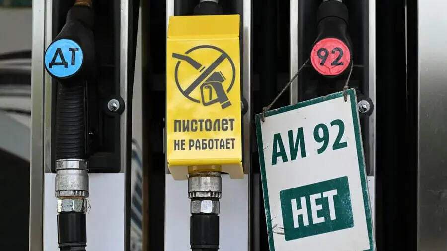 Теперь в Казахстан можно въезжать только один раз в день: причина — незаконный вывоз бензина
