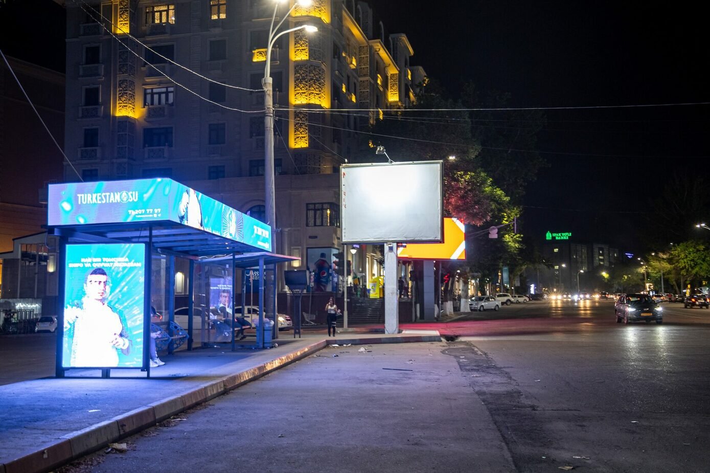 Toshkentda noqonuniy reklamalarni olib tashlash davom etmoqda: yuzlab bannerlar yo‘q qilindi