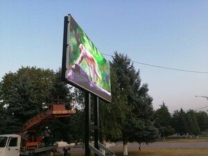 В Ташкенте борьба с незаконной наружной рекламой выявила почти 1500 нарушений за год