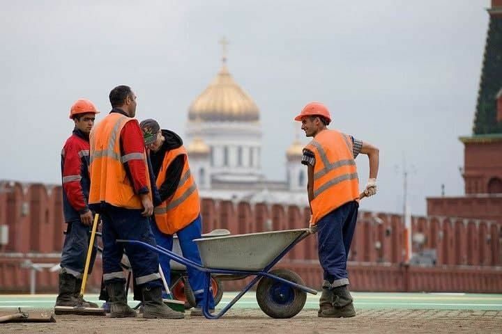 Россияда меҳнат мигрантлари учун мобиль илова яратилди