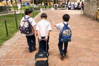 Katta hayajonli klitoris bilan kal mushuk