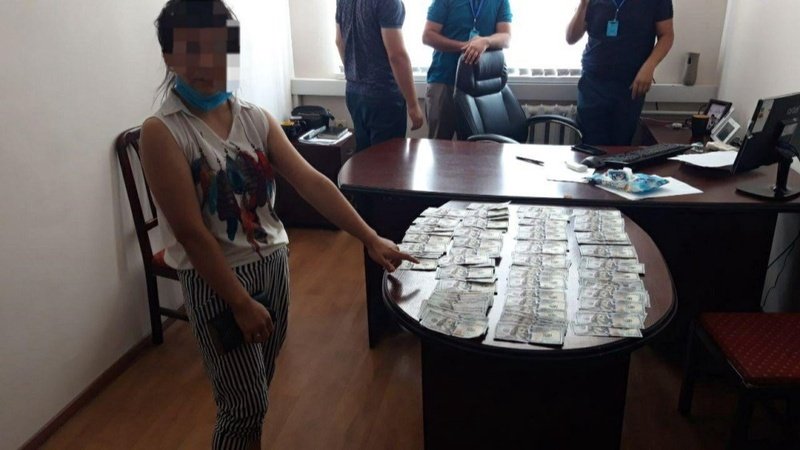 Гулистонда чақалоғини 17 минг долларга сотган аёл қўлга олинди