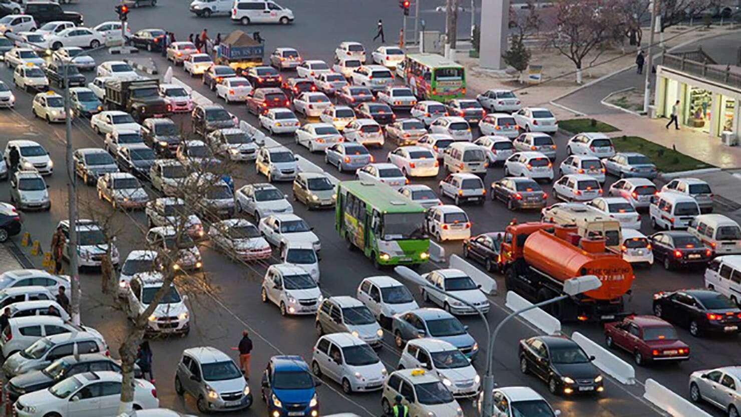 mashina car svetofot traffic probka tirbandlik
