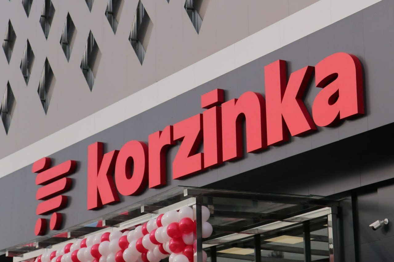 “Korzinka” supermarketlar tarmog‘i jarimaga tortilgan “Eng past narxlar” reklamasini hanuz olib tashlamadi