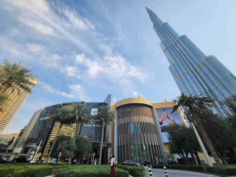 Apple va Gucci Dubaydagi savdo markazlarini yopdi: Ko‘plab yirik brendlar ham faoliyatini cheklagan