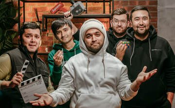 Xojayin qullarni qiynoqqa soladi seks porno