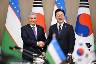 Mirziyoyev va Li Chje Myon