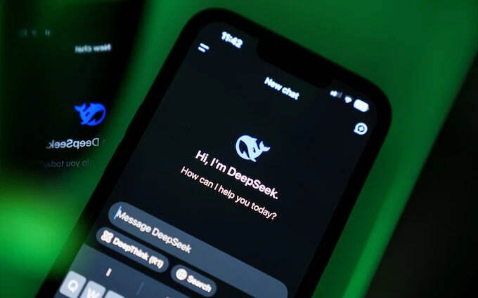 DeepSeek: ChatGPT, Google, Meta va Nvidia’ni ortda qoldirgan SI nimalarga qodir?